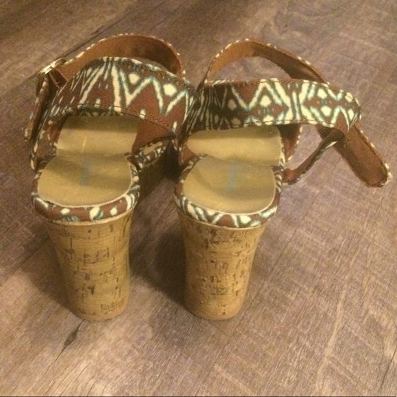 Christian Siriano Tribal pattern wedges - Picture 4 of 8